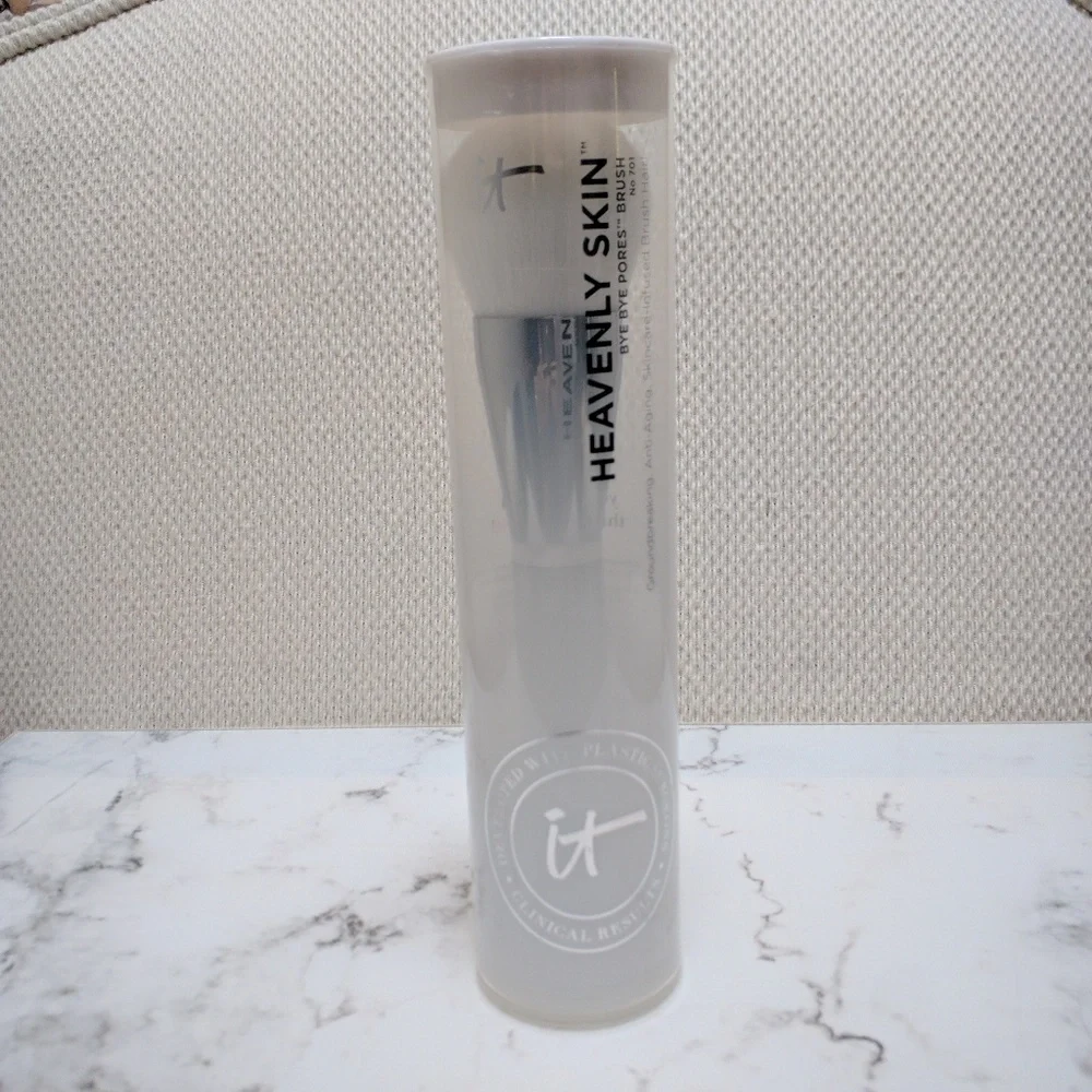 It Cosmetics Bye Bye Pores Brush